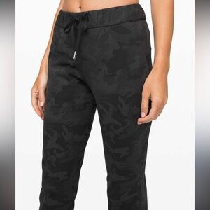 EUC Lululemon On the Fly Size 4